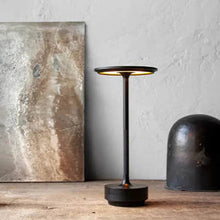 Lade das Bild in den Galerie-Viewer, EcoLume - Designer-Luxuslampe neu definiert