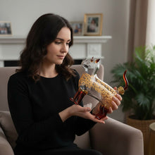 Lade das Bild in den Galerie-Viewer, Handgefertigte Flasche aus Glas in Katzenform - Katzenliebhaber lieben sie