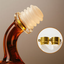 Lade das Bild in den Galerie-Viewer, Handgefertigte Flasche aus Glas in Katzenform - Katzenliebhaber lieben sie