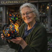 Lade das Bild in den Galerie-Viewer, Leuchtkatze – Die handgefertigte Lampe, die Herzen erstrahlen lässt
